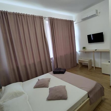 Puzzle Magic Bed & Breakfast ปีเตช ภายนอก รูปภาพ