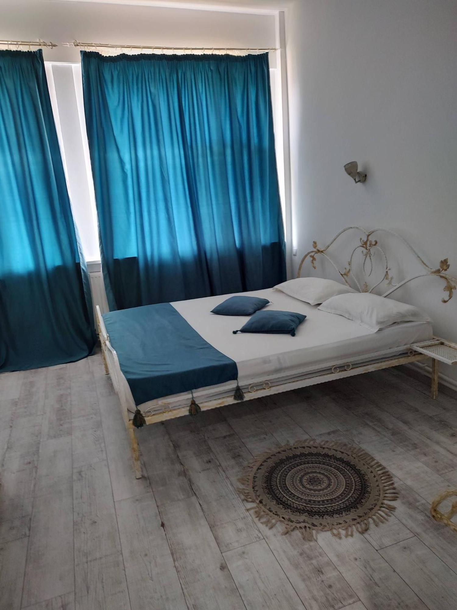 Puzzle Magic Bed & Breakfast ปีเตช ภายนอก รูปภาพ