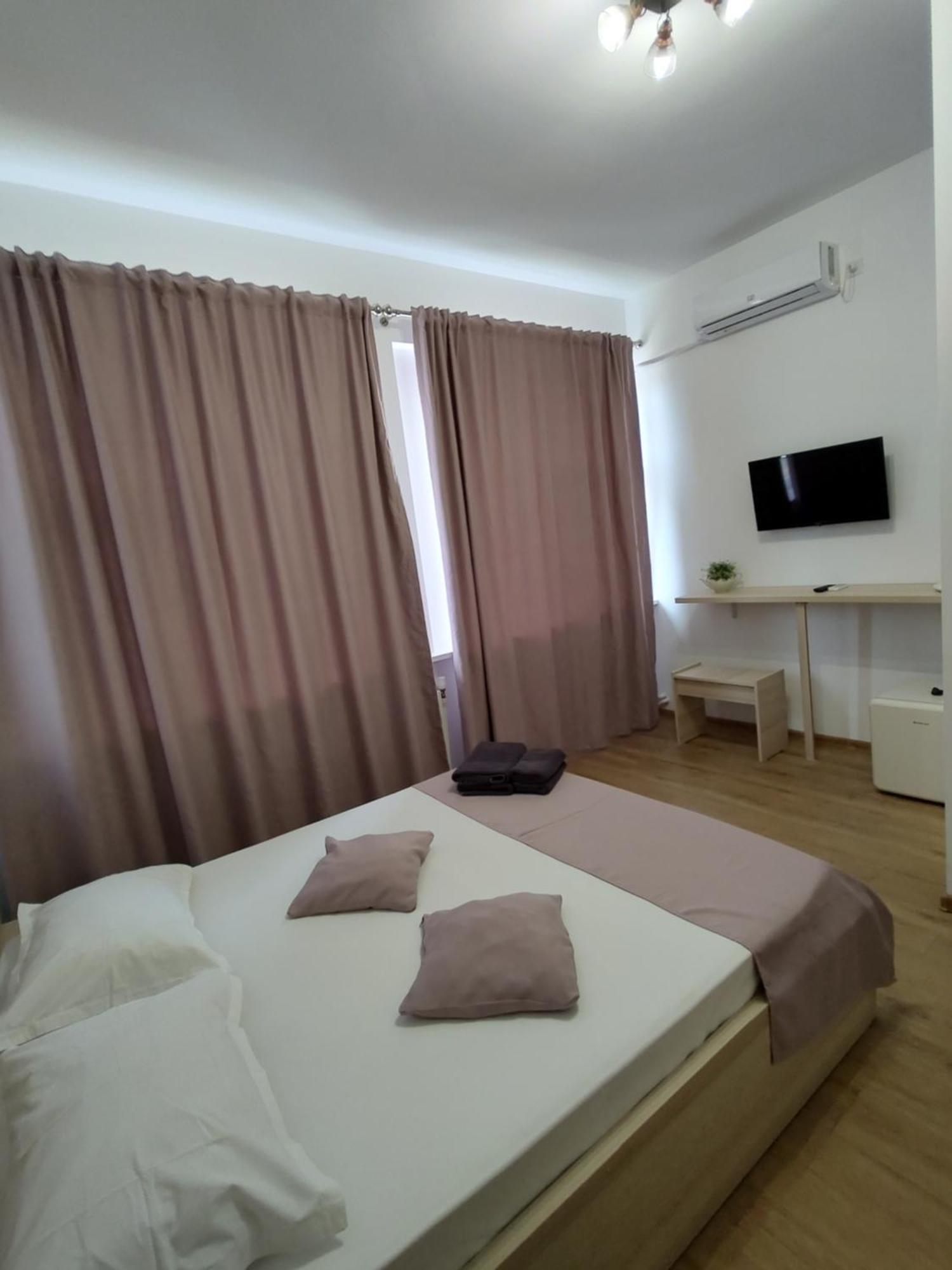 Puzzle Magic Bed & Breakfast ปีเตช ภายนอก รูปภาพ